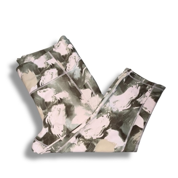 ATHLETA Ultimate Stash II Capri - Plus 2X Painted Energy Olive - Picture 8 of 9